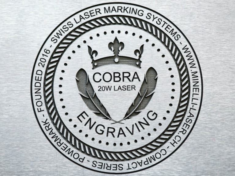 Logo-Gravur auf Stahl